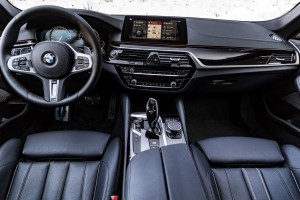 BMW 540i xDrive vs Mercedes E 400 4Matic