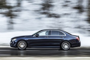 BMW 540i xDrive vs Mercedes E 400 4Matic