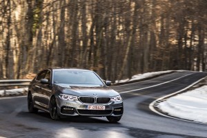 BMW 540i xDrive vs Mercedes E 400 4Matic