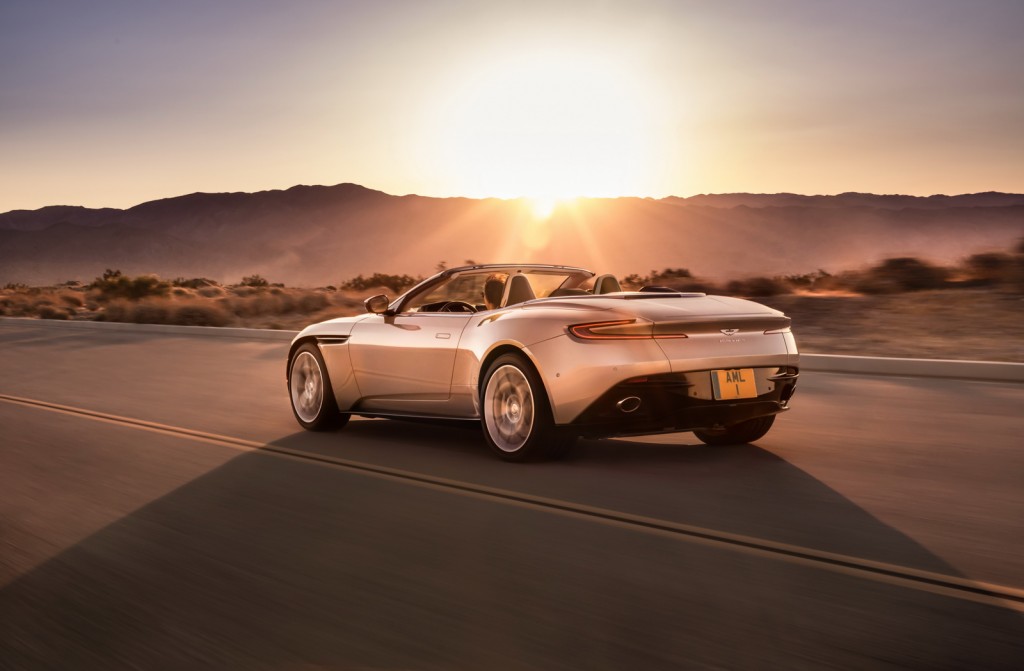 Aston Martin DB11 Volante (5)