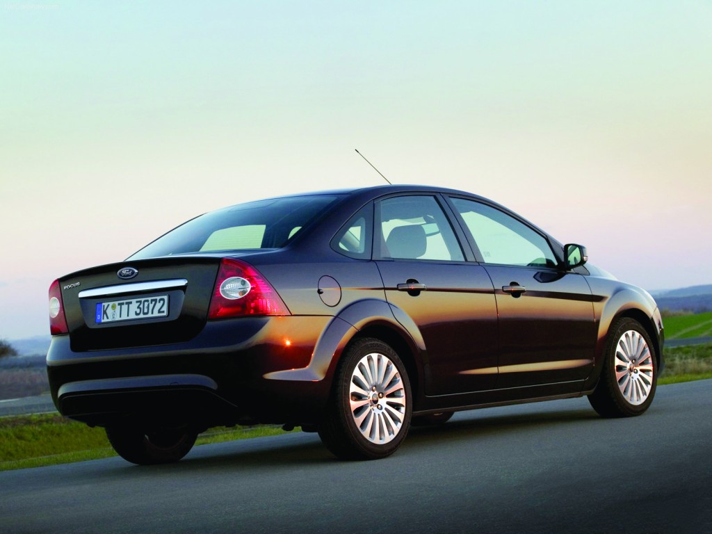 Ford-Focus_Sedan-2009-1600-07