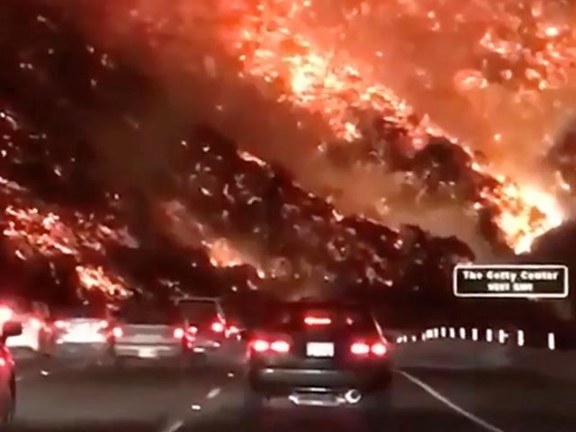 incendiu California autostrada