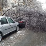 Fenomenul "freezing rain" a adus mari probleme în București