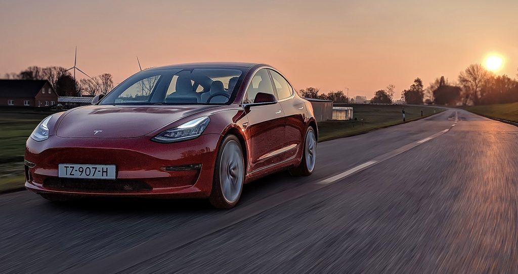 Tesla Model 3, cel mai bine vândut EV în 2019 – raport