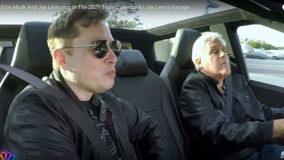 Jay leno si Elon Muck test drive Tesla Cybertruck