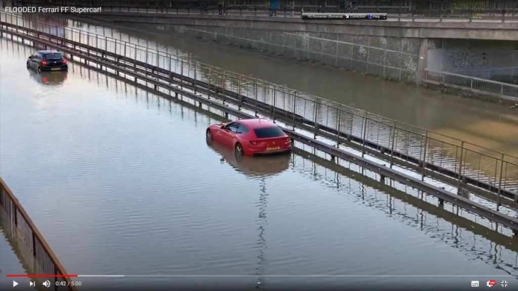 Ferrari FF a intrat la apă