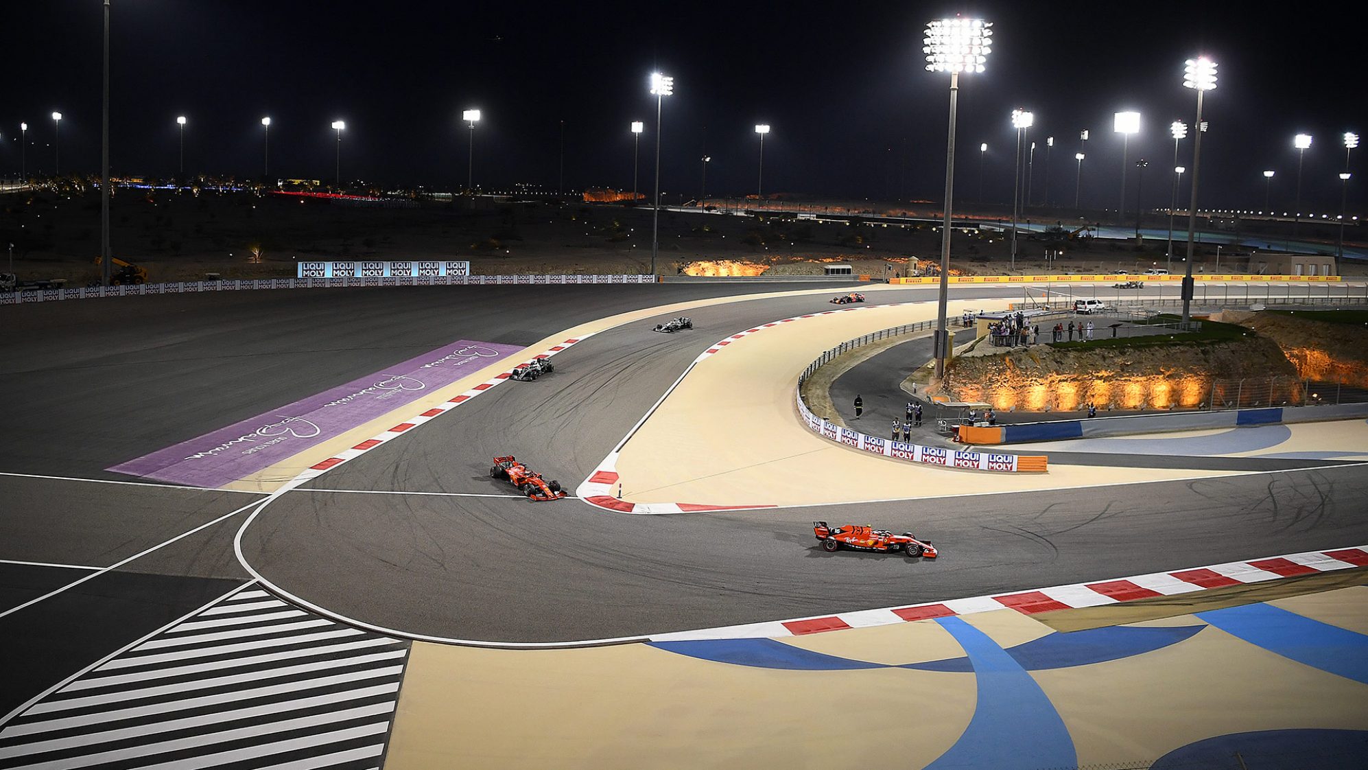 Гонки по кругу. Bahrain f1 track. Гоночный круг. Стадион гонок 2l. Трек для гонок в Тбилиси 2022.