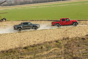 Jeep Gladiator vs Toyota Hilux autoexpert.ro