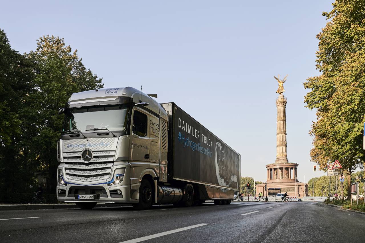 Mercedes-Benz GenH2: Peste 1.000 km cu un singur plin de hidrogen