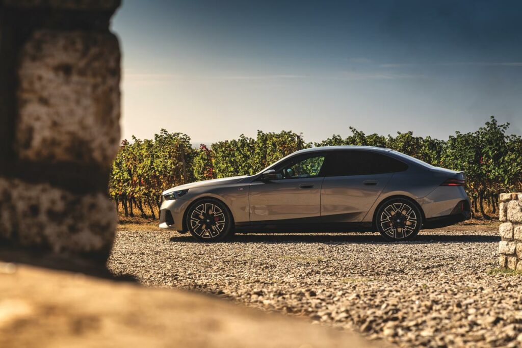 BMW sedan electric AutoExpert